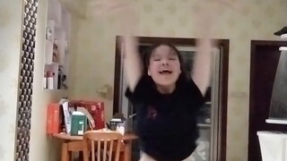 【أنا الأكثر شعبية - 2NE1】 طالبة ثانوية تبلغ من العمر 16 عامًا تؤدي رقصة صعبة على أغنية Baby monster 