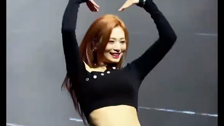 “Ahyeon once again handles a stage mishap like a textbook pro”