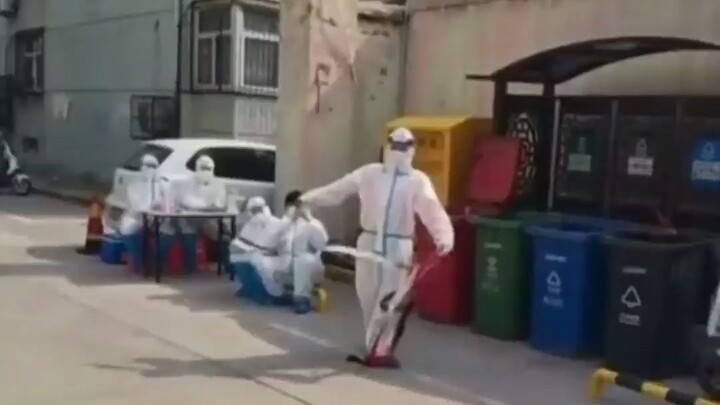 Tôi đã rất ngạc nhiên trước sự đa năng của Dabai, và cư dân mạng nói rằng: Điệu nhảy này thật đẹp