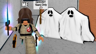 I Found GHOST Teamers, So I Go UNDERCOVER as GHOSTBUSTER..(Murder Mystery 2)