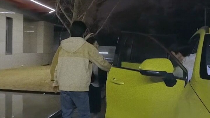 เซิ่นเยว่ช่างเหมือนซานไฉที่หลุดออกมาจากหน้าจอจริงๆ นะ ได้มีกลุ่มเพื่อนที่ใจตรงกันแบบนี้ ช่างน่าอิจฉา