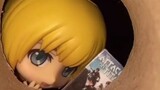 Armin khoe cuốn sách của anh ấy với bạn? !