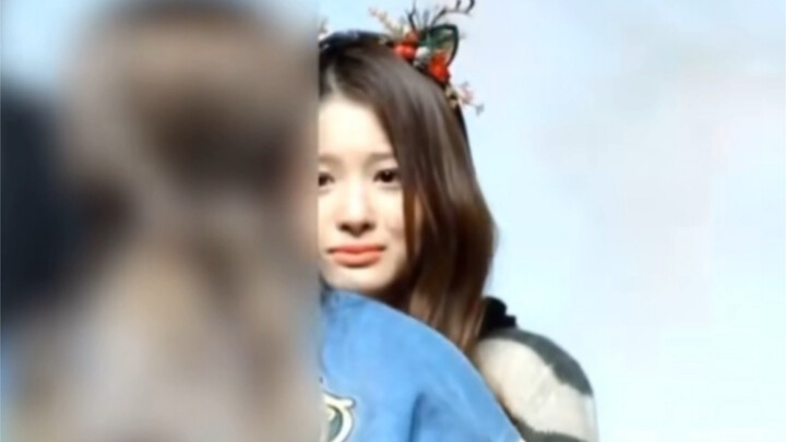 أُجهِش بالبكاء أثناء التوقيعات.. نبرة الأب المهيمنة تجعل مطاردة النجوم محظورة!