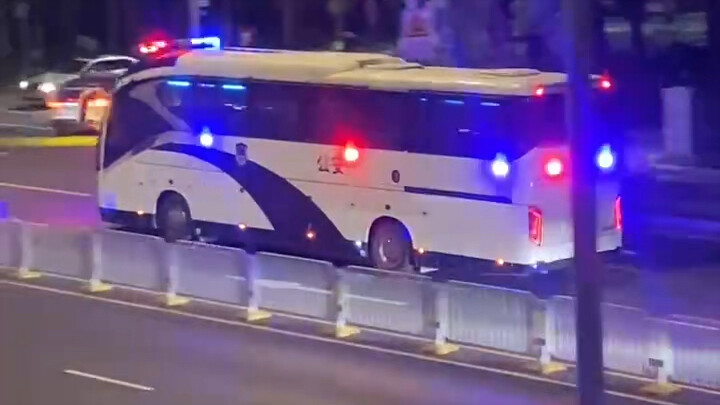 As soon as the police lights come on, it’s all chill!