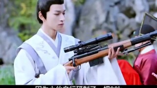 شاب يسافر عبر الزمن إلى العصور القديمة، ويجلب معه خوذة ودرعًا من المستوى الثالث من بندقية 98k!