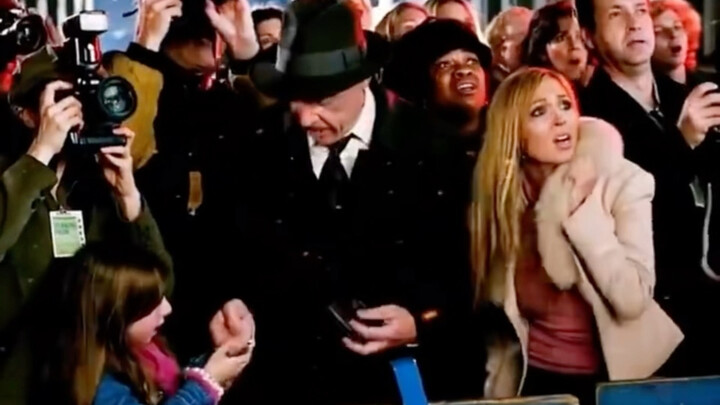 The extras really know how to work the camera… Hahaha!