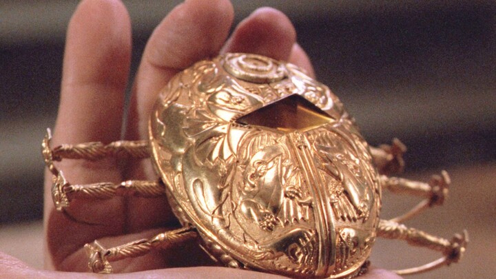 Serangga penghisap darah emas kecil ini dapat membuat orang abadi setelah digigit, tetapi prosesnya 