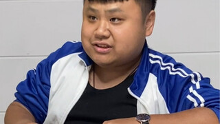 He's clearly so ordinary, yet so confident.