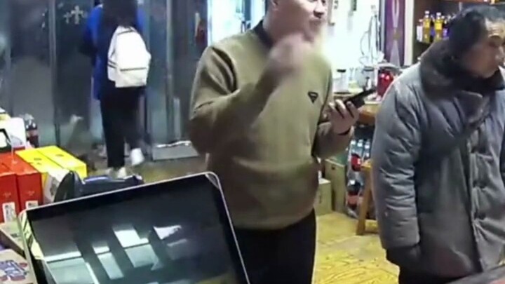 Wearing a school uniform, kid tries to buy cigarettes—boss flat-out refuses: “Some money just isn’t 