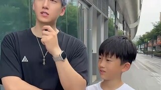 A handsome post-90s dad shares his single-parenting journey after divorce during a street interview