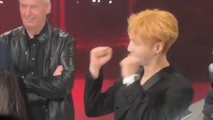 Mercedes-Benz’s global CEO really did gift a G‑Class to Zhang Yixing, and Zhang Yixing looked absolu