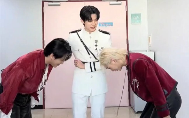 Choi Yeonjun Stray Kids thử thách LaLaLaLa với Seo Changbin và Felix
