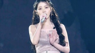 IU 泰语翻唱《First Love》演唱会现场！