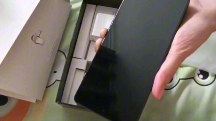 College Student Saves Up to Buy Mom Her First Phone: Huawei Nova 11 SE Immersive Unboxing, Doge!