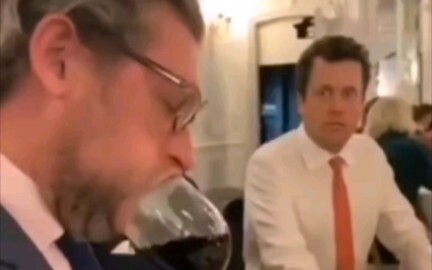 Thanh lịch không bao giờ lỗi thời