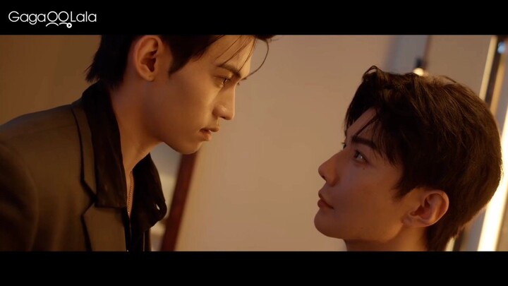 There's no bad time to flirt... yes even if it's in the rest room!