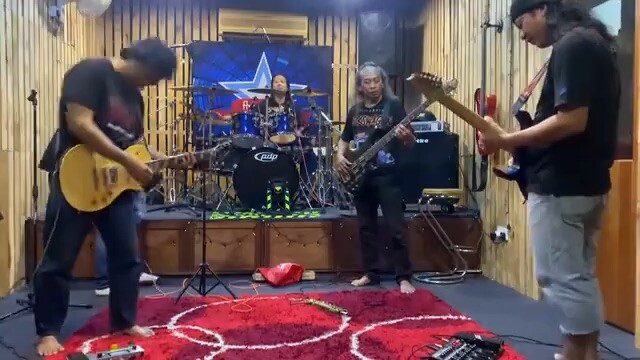 Menara antara wajah wajah sayang jamming