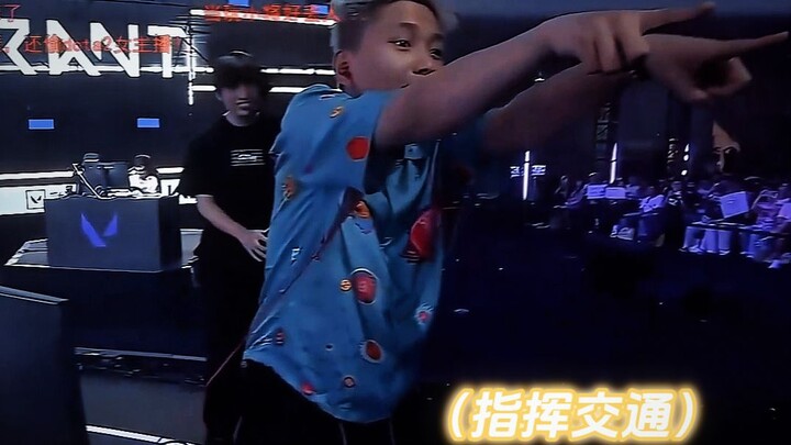 “ตอนไลฟ์ก็ยืนอยู่ตลอดเลย”