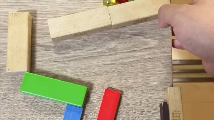 桌子上的连锁反应