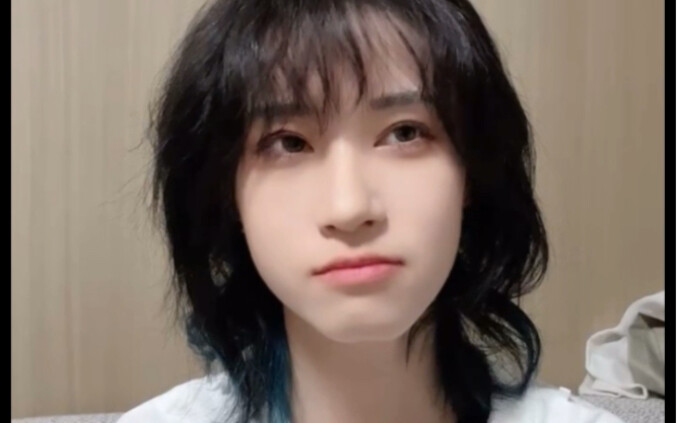 [Feng Tian Cheng Yun] During the livestream, my wife changed clothes and totally stole my attention.