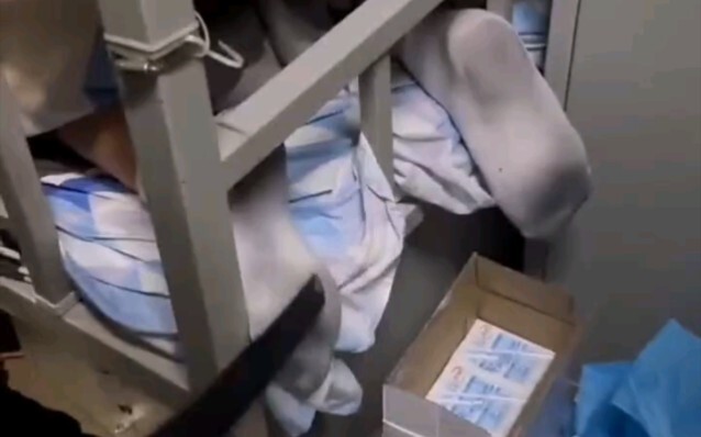 Boys' Dormitory: Roommate's Feet Smell Terribly