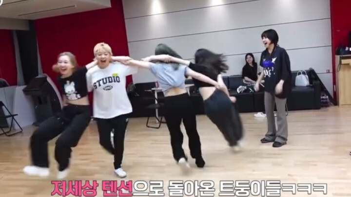 【TWICE】توهوا تتدرب بجد على الألعاب البهلوانية خلال فترات الراحة