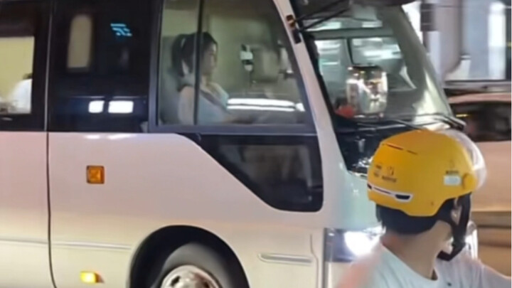 Xe gì mà oai thế này