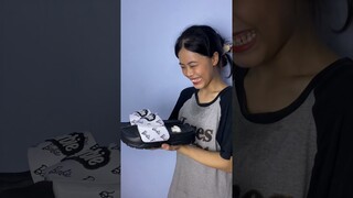 Chị Hồng bán dép troll Nhung kiểu BẤT ỔN. Xưởng sản xuất dép Nguyễn Như Anh VÔ CÙNG BẤT ỔN.