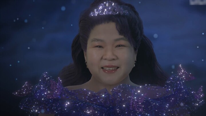 I finally succeeded in turning my mother into a Cinderella with special effects!