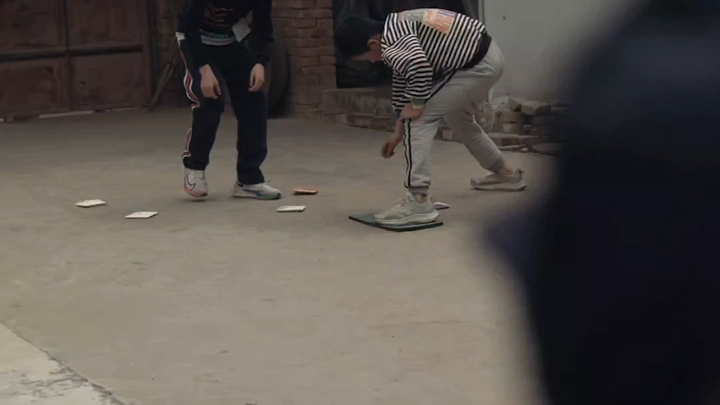 Kepulangan orang terkasih bukanlah hujan deras sesaat, melainkan kelembapan mendalam yang akan menye