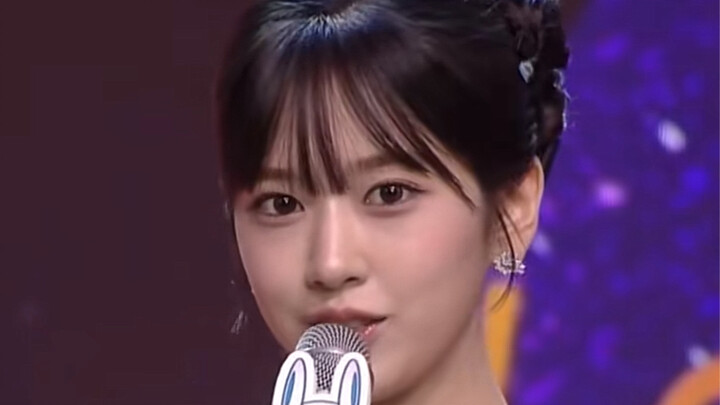 عندما احتاجت أنيو جين إلى التحدث بالإنجليزية في مقابلة مع IVE...