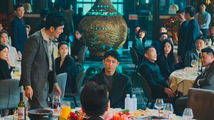 Tần Phong: Cậu vẫn còn giữ thói quen đấy à?