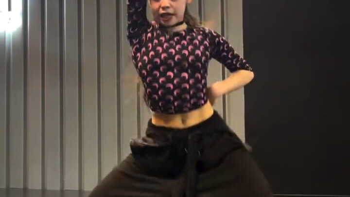 Bé gái Nhật 11 tuổi, nhảy 4 năm: Biên đạo lại vũ đạo cho ca khúc “Internet Girl” của KATSEYE!