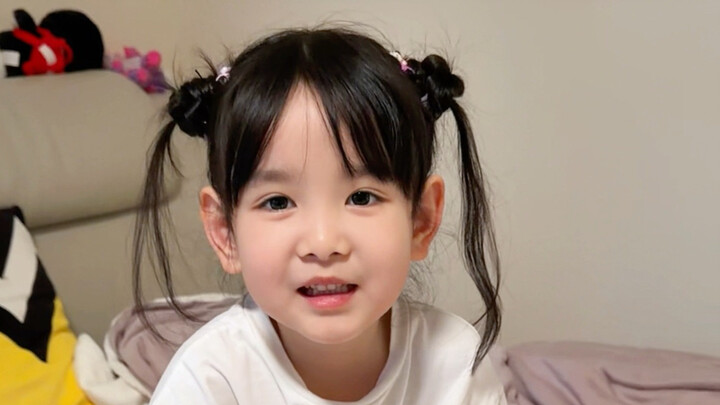 Sudah jadi kakak sekarang～ Dia menamai adik laki-lakinya “Papa Bau”～