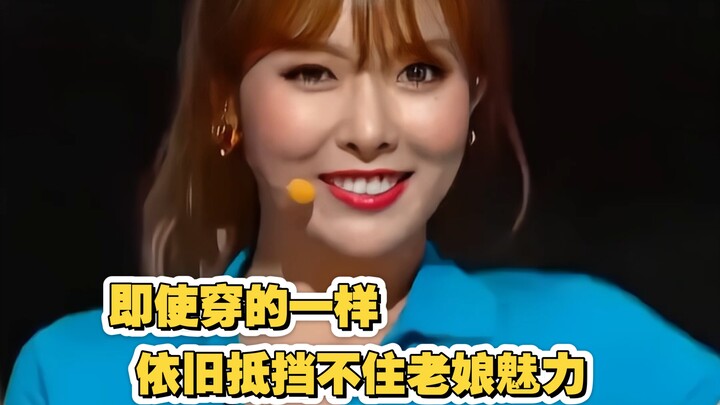 Những vũ công phụ họa mặc như đồng đội, thậm chí còn nổi bật hơn cả HyunA — ngoài HyunA ra, còn ai d