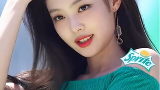 Jennie's popularity has made her a legend. Countless people are attracted to her at the Xuebi Ni eve