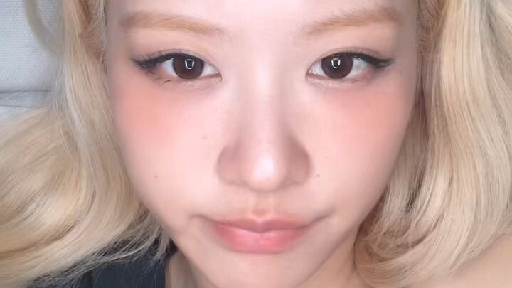 🩷 إنها وا-إيفا، إنها وا-إيفا 🩷