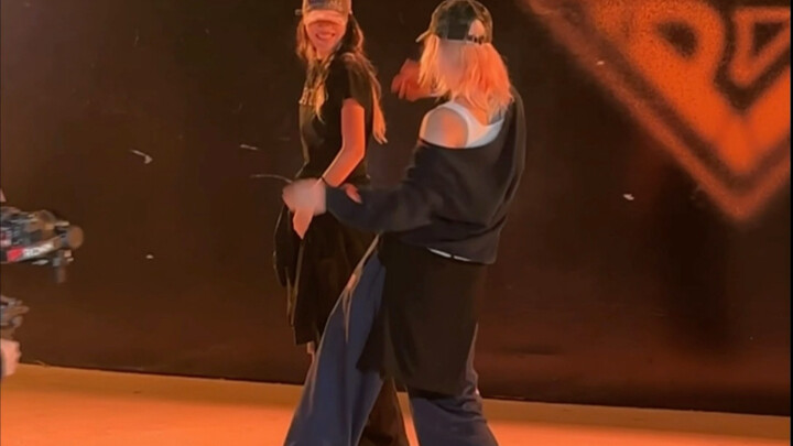 Berdansa dengan suami yang baik! !
