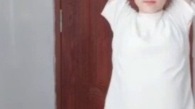 คุณรู้มั้ยว่าการเปิดไหล่ขณะเต้นรำที่ถูกต้องคือยังไง?