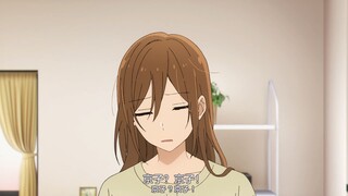 宫村来接女友一起上学，宫村趁着她睡回笼觉的时候给她扎了个丸子头~【堀与宫村】