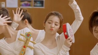 ช่วยด้วย ทำไมเธอถึงสวยได้ขนาดนี้ เต้นทีไร ร่างกายก็เปล่งประกายทุกที