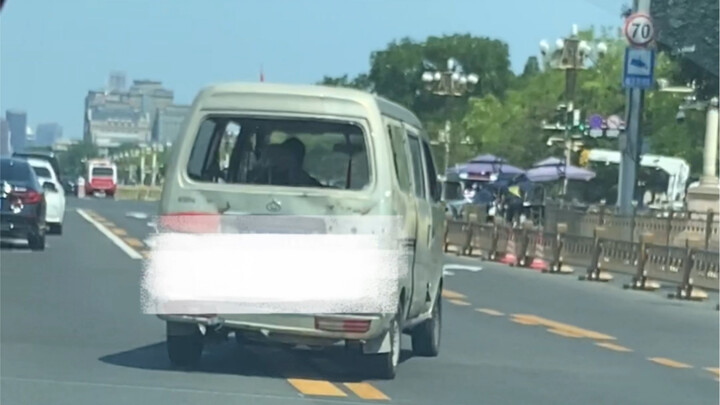 รถ: ฉันไม่มีหน้ามีตาเลยรึไง? พาฉันมาที่ถนนฉางอันเนี่ย มันเวอร์เกินไปแล้วนะ