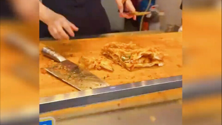 احتفلت الأخت الصغيرة بعيد ميلادها فاشترت صفيحة كاملة من فطائر الجيانغ샹! المتابعون: لقد فعلت ما كنتُ 