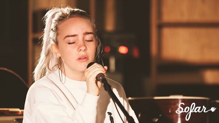 【ซับไทย-อังกฤษ】บิลลี ไอลิช วัย 15 ปี โชว์เพลง “Six Feet Under” เต็มไปด้วยออร่าอันแสนวิเศษ สาวน้อยอัจ