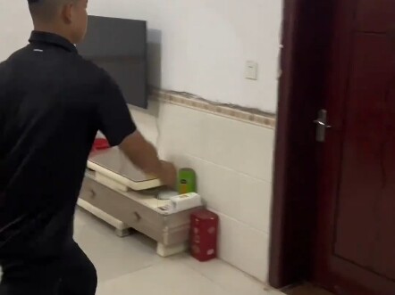 เด็กแนวคิด “นอนเฉยๆ” คนหนึ่ง นอนอยู่บ้านเล่นมือถือจนหมดเวลา 2 ปี