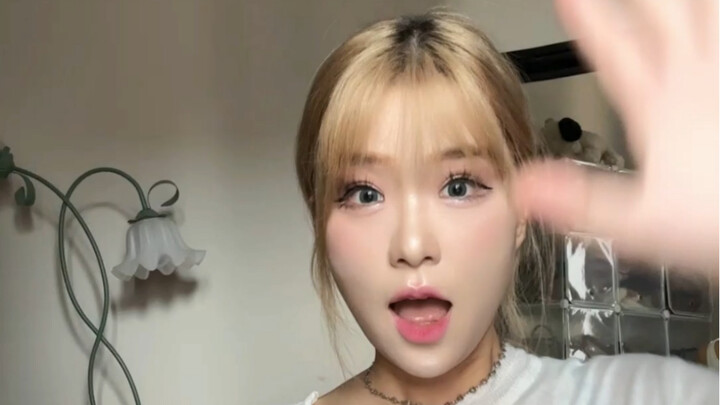 Đồ to làm mặt trông nhỏ hơn, đúng không?