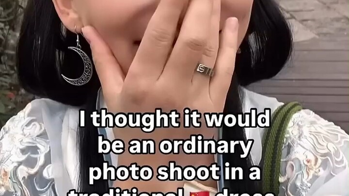 Cô gái ngoại quốc bị câu trúng cá vược tại khu thắng cảnh Trung Quốc