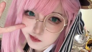 لا أستطيع العيش بدون بنطلون قطني [بكاء شديد]