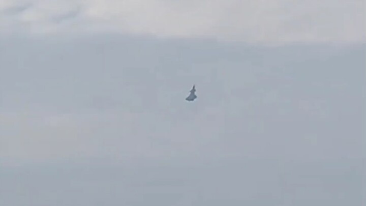 Saat pameran dirgantara bersikap patuh dan merendah, namun saat latihan langsung melancarkan seranga