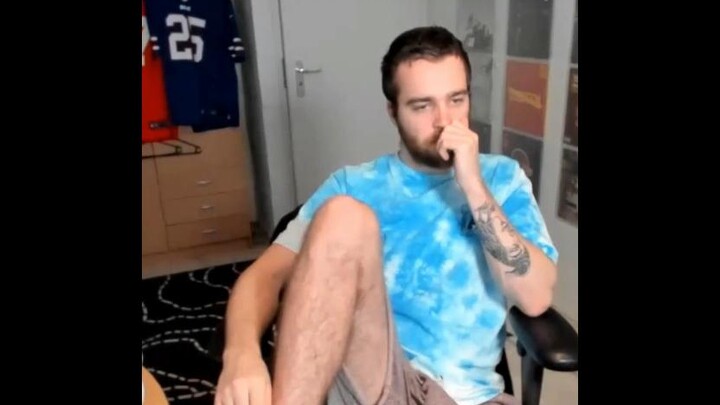 帅哥YI情出不了门 只能在家健身